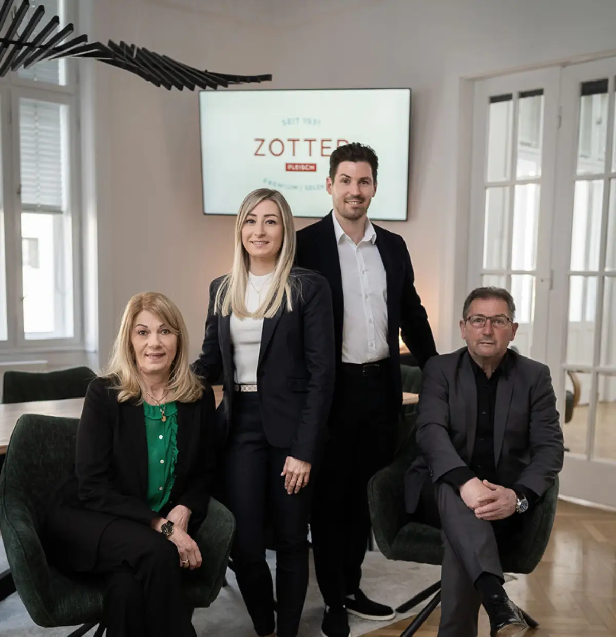 Die Familie Zotter im eleganten Büro
