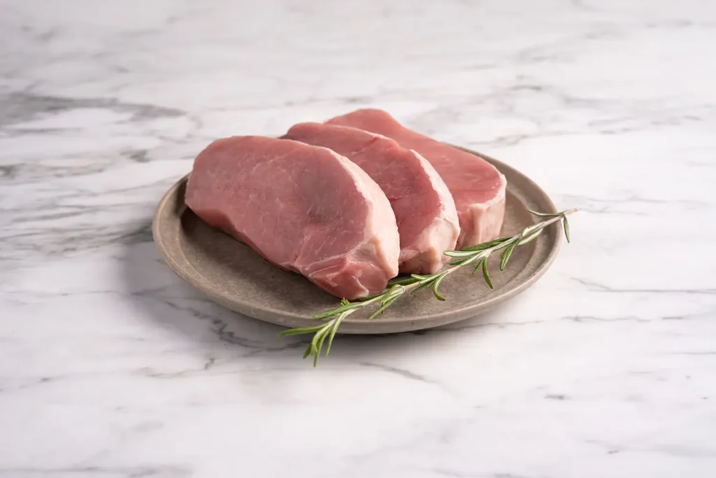 Schweinefilet auf hellem Hintergrund – Galeriebild 1/3 – Zotter Fleisch – Produkte